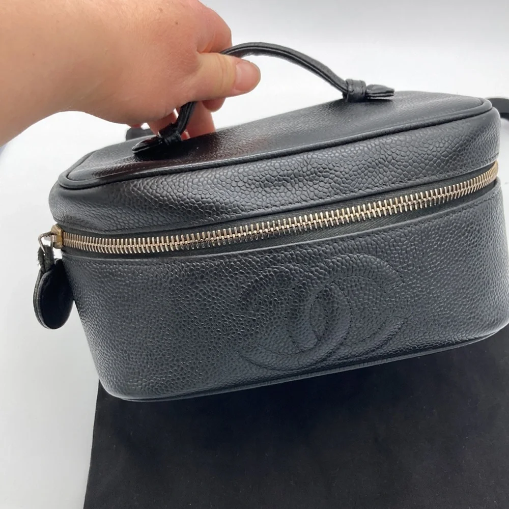 CHANEL CAVIAR CC VINTAGE BLACK VANITY COSMETIC BAG